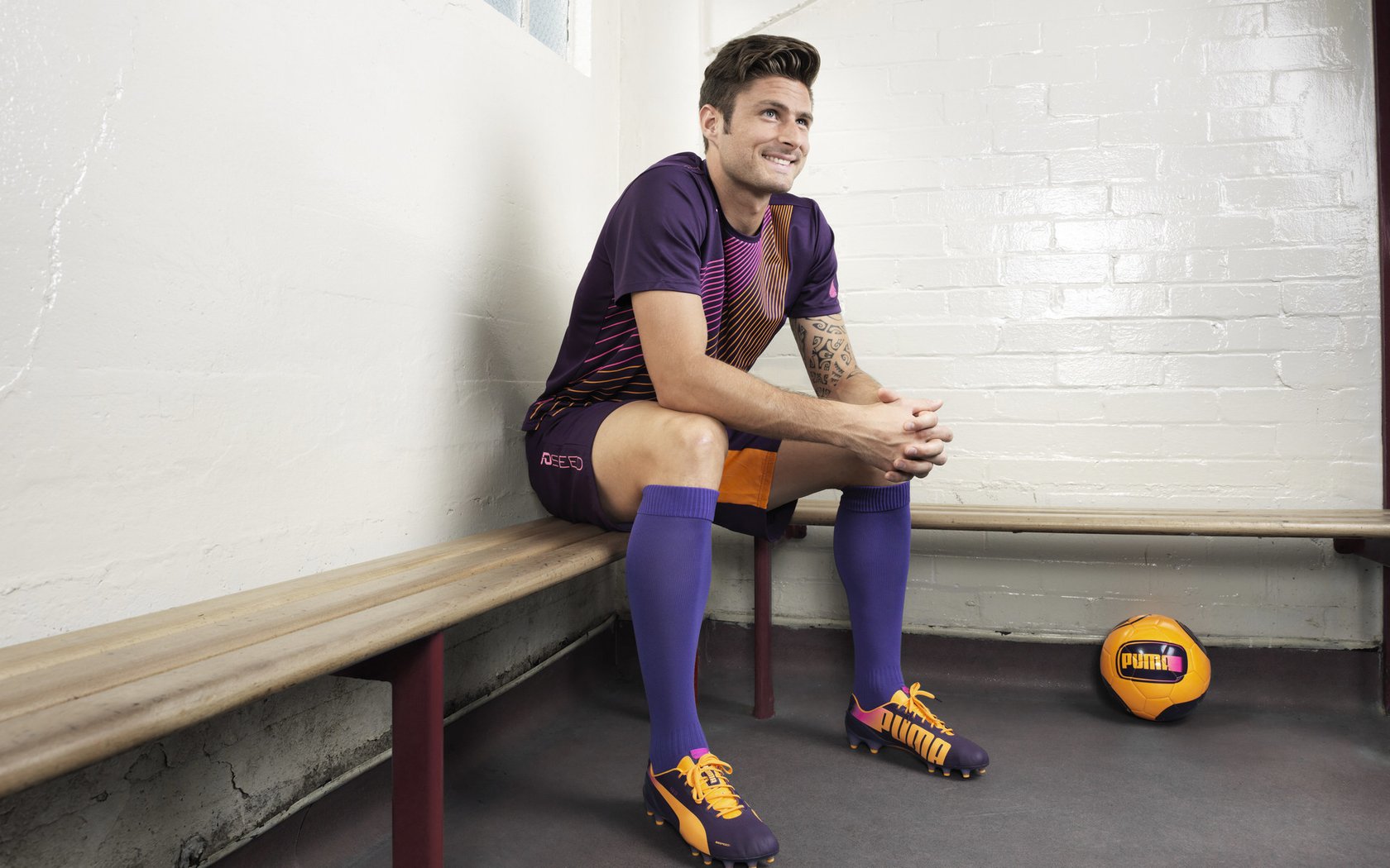 俱乐部高管是否需要具备足球专业背景，足球俱乐部高层职位