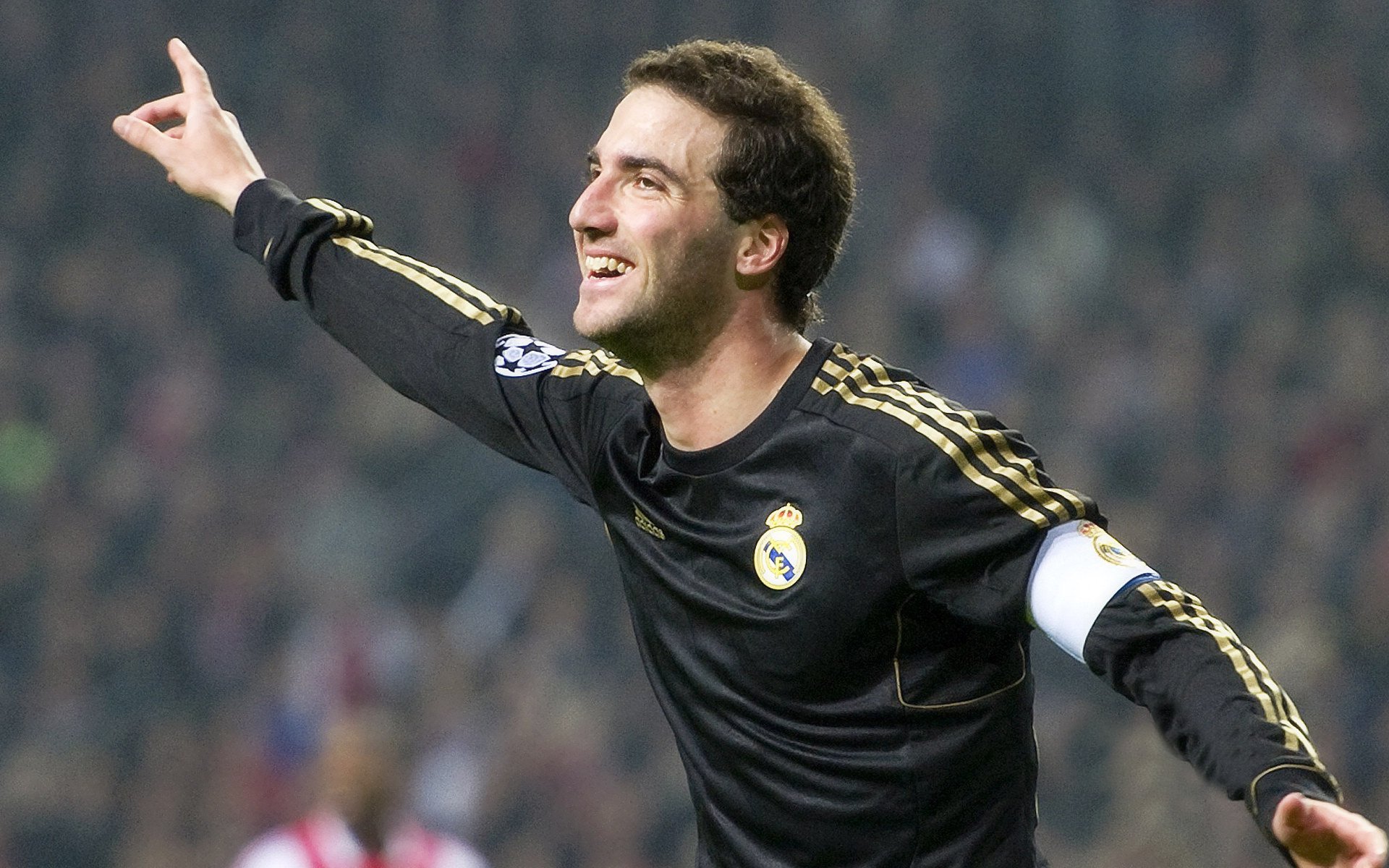 巴萨主场大捷！苏亚雷斯梅开二度，助队连胜，巴萨苏亚雷斯转会