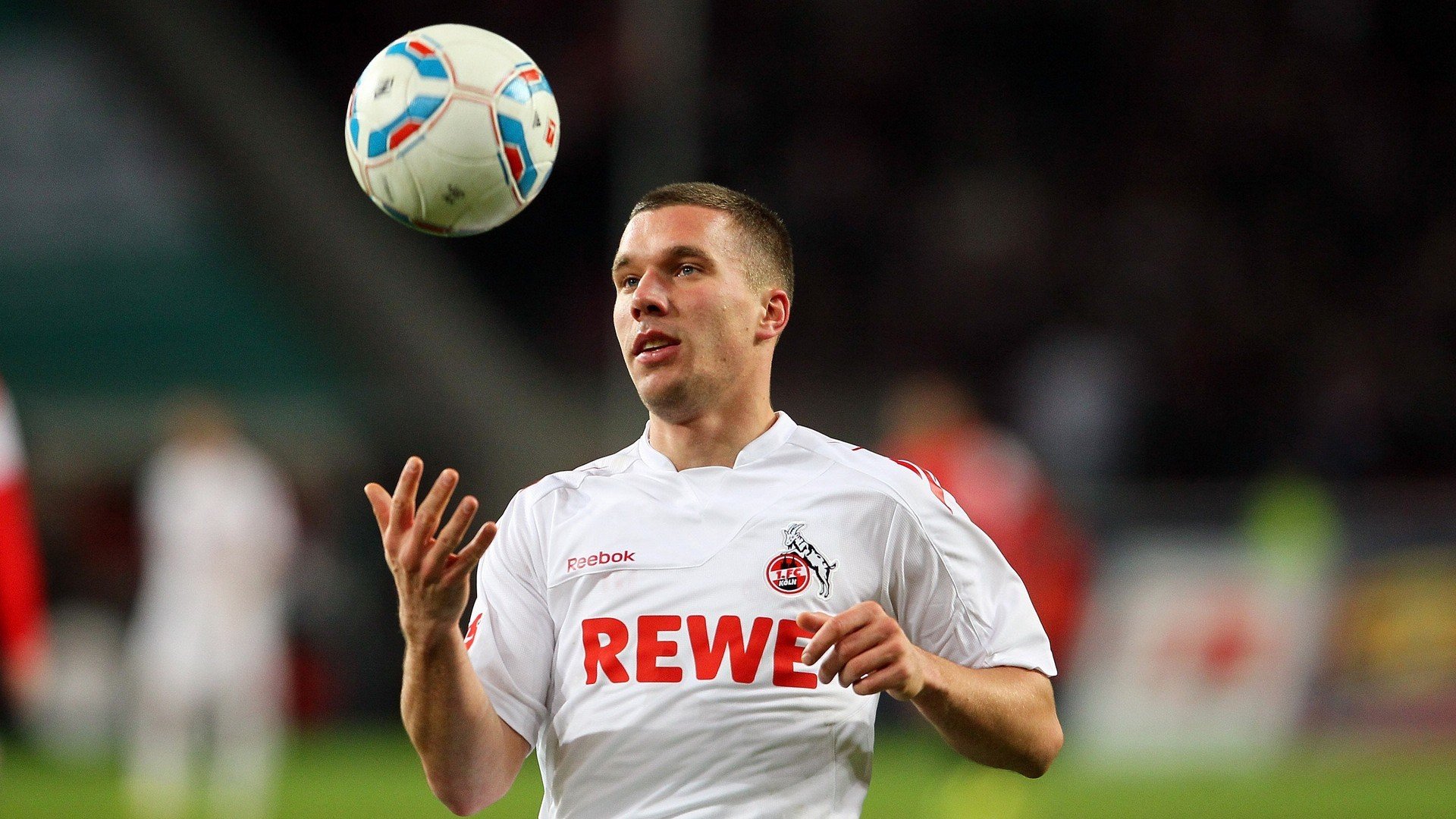 意大利举重选手在男子比赛中获得金牌，67公斤举重意大利选手