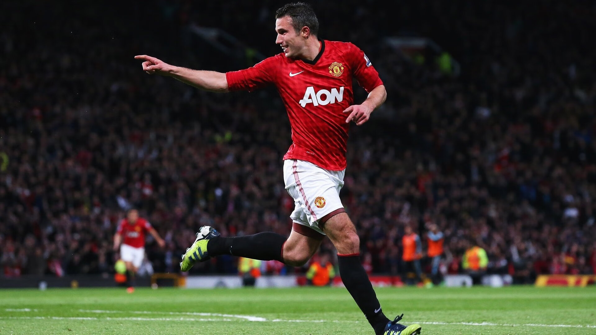 拜仁5-2大捷奥格斯堡，莱万完成帽子戏法，德甲_拜仁6-0大胜夺冠莱万戴帽